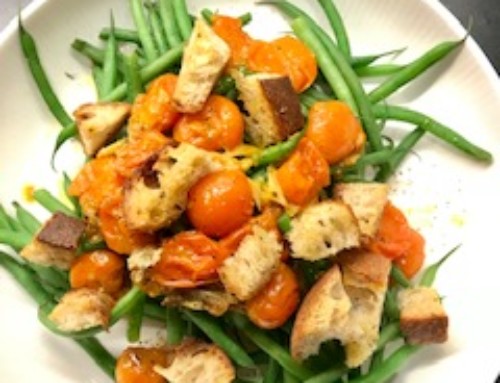 Green beans with grilled tomatoes and garlic croutons